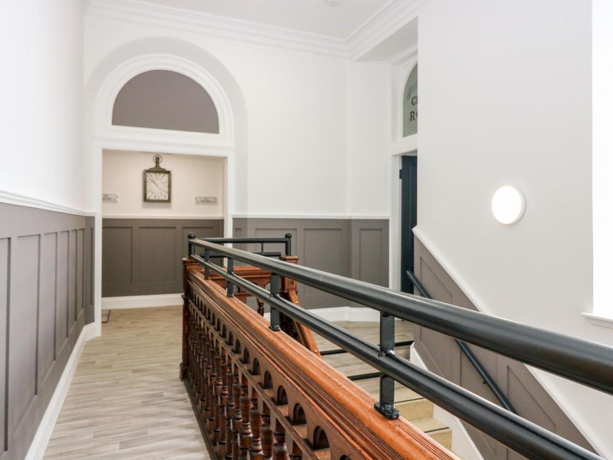 The Marriage Room At The Institute Executive Apartments Keith Exterior photo